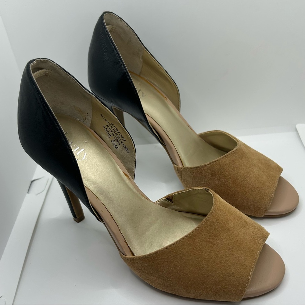Elegant Two-Tone Levity Annik Leather Open Toe Stiletto Heel Sandal. Black & Tan